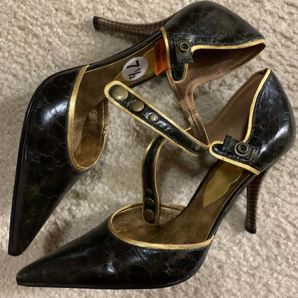 Back and gold ankle strap pump